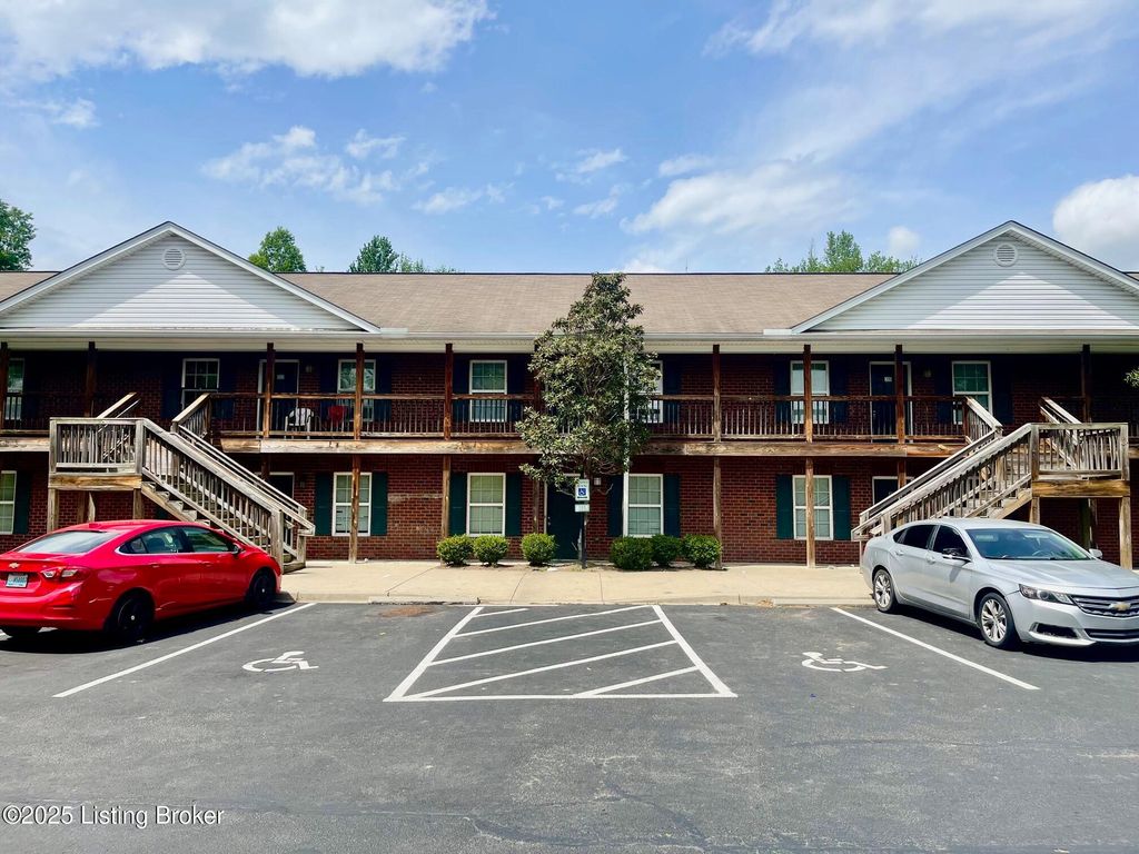 Photo of 6701 Crawford Crossing Pl #102, Louisville, KY 40258 (MLS # 1710280)