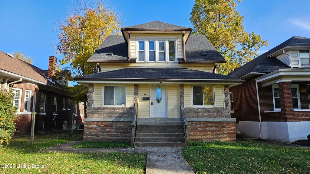 Photo of 315 S Shawnee Terrace, Louisville, KY 40212 (MLS # 1702580)