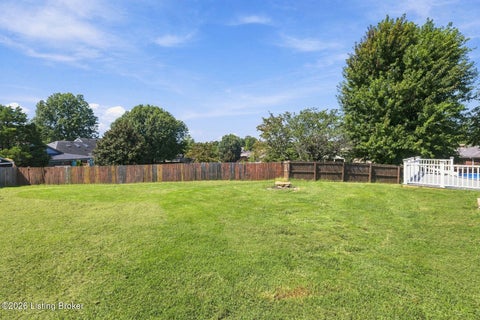 Tiny photo for 6516 Lovers Ln, Louisville, KY 40291 (MLS # 1729381)