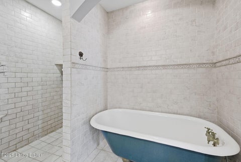 Tiny photo for 6516 Lovers Ln, Louisville, KY 40291 (MLS # 1729381)