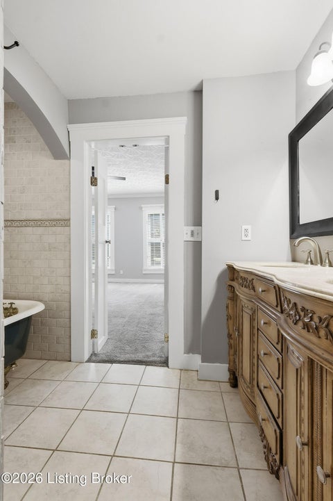 Tiny photo for 6516 Lovers Ln, Louisville, KY 40291 (MLS # 1729381)