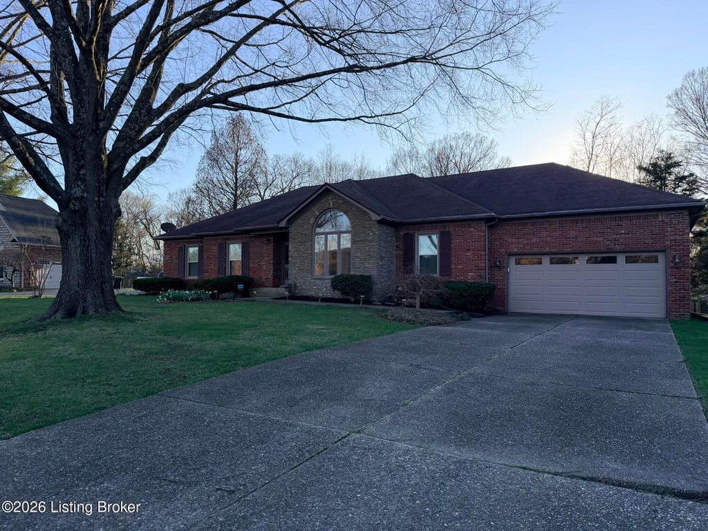 Photo of 4202 Rivanna Dr, Jeffersontown, KY 40299 (MLS # 1711989)