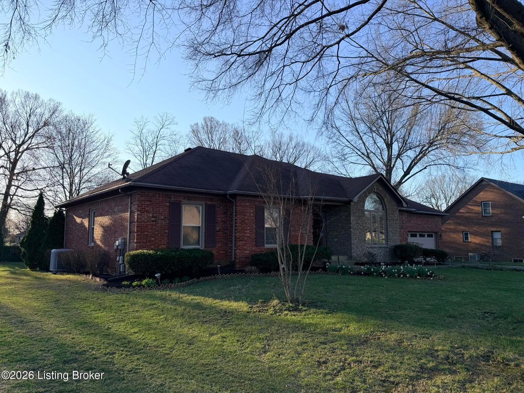 Photo of 4202 Rivanna Dr, Jeffersontown, KY 40299 (MLS # 1711989)
