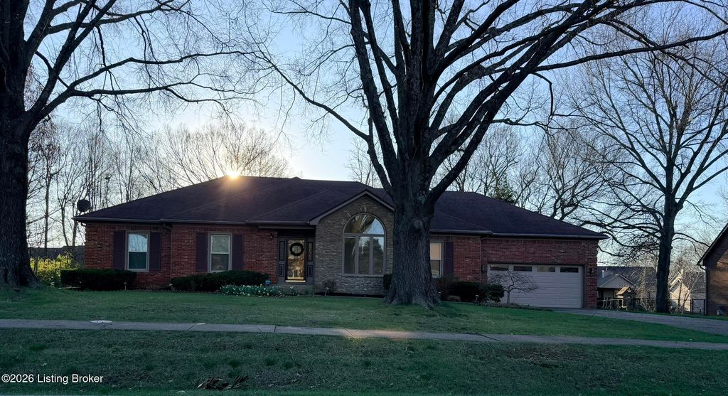 Photo of 4202 Rivanna Dr, Jeffersontown, KY 40299 (MLS # 1711989)