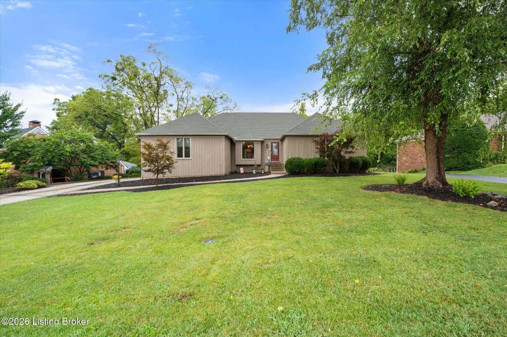 Photo of 5407 Navajo Rd, Louisville, KY 40207 (MLS # 1727158)