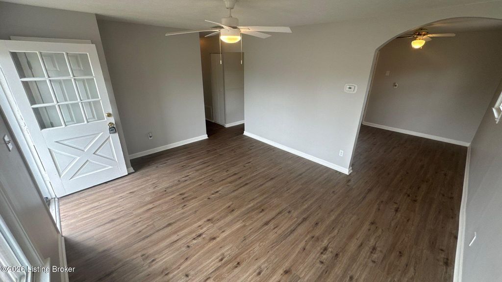 Photo of 6315 Red Spruce Dr, Louisville, KY 40229 (MLS # 1713417)