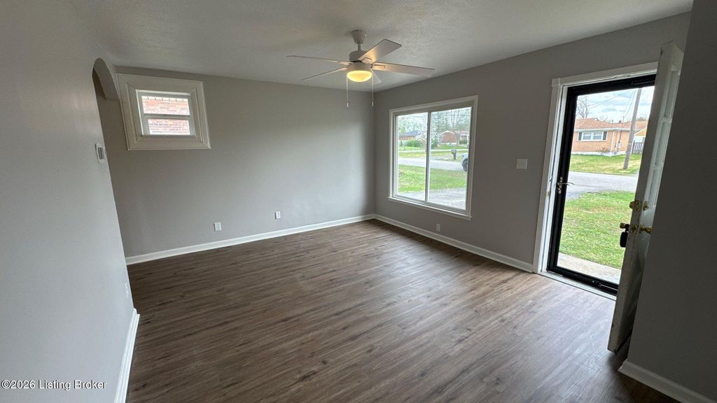 Photo of 6315 Red Spruce Dr, Louisville, KY 40229 (MLS # 1713417)