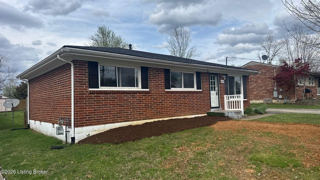 Photo of 6315 Red Spruce Dr, Louisville, KY 40229 (MLS # 1713417)