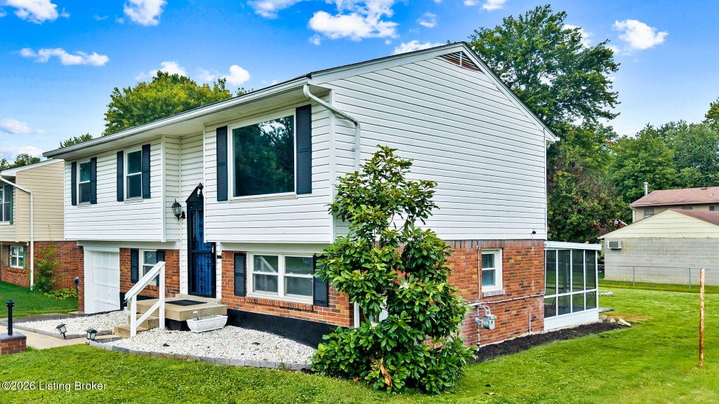 Photo of 5019 Terrace Green Cir, Louisville, KY 40218 (MLS # 1724664)