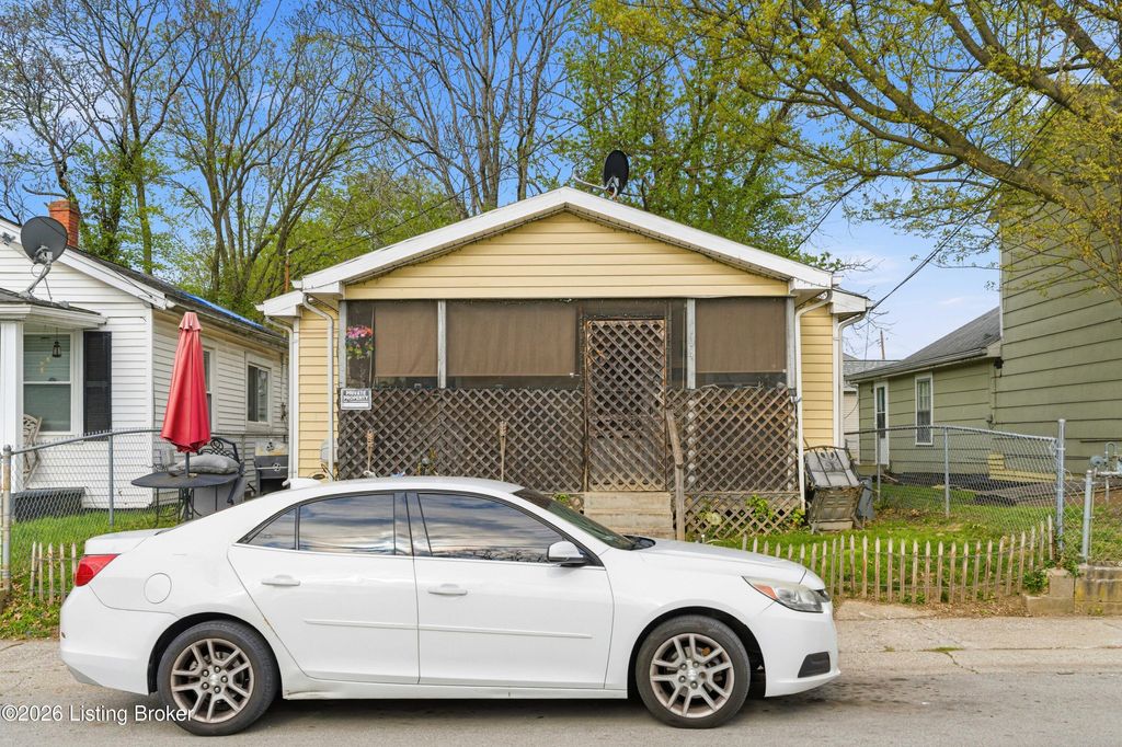 Photo of 104 Martin Luther King Junior St, Shelbyville, KY 40065 (MLS # 1713765)