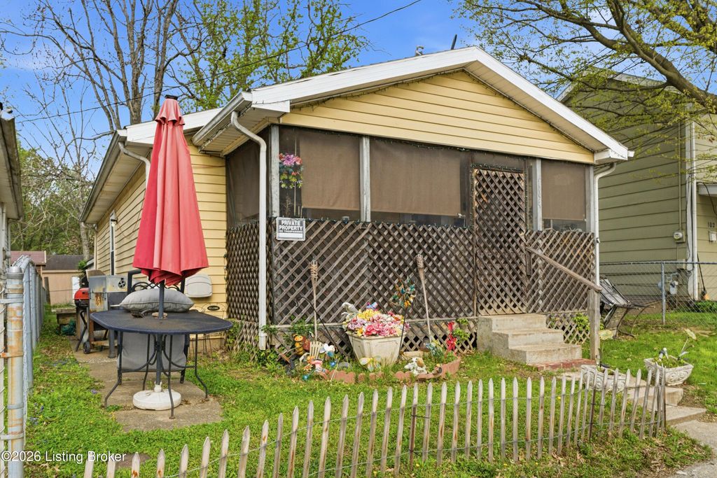 Photo of 104 Martin Luther King Junior St, Shelbyville, KY 40065 (MLS # 1713765)