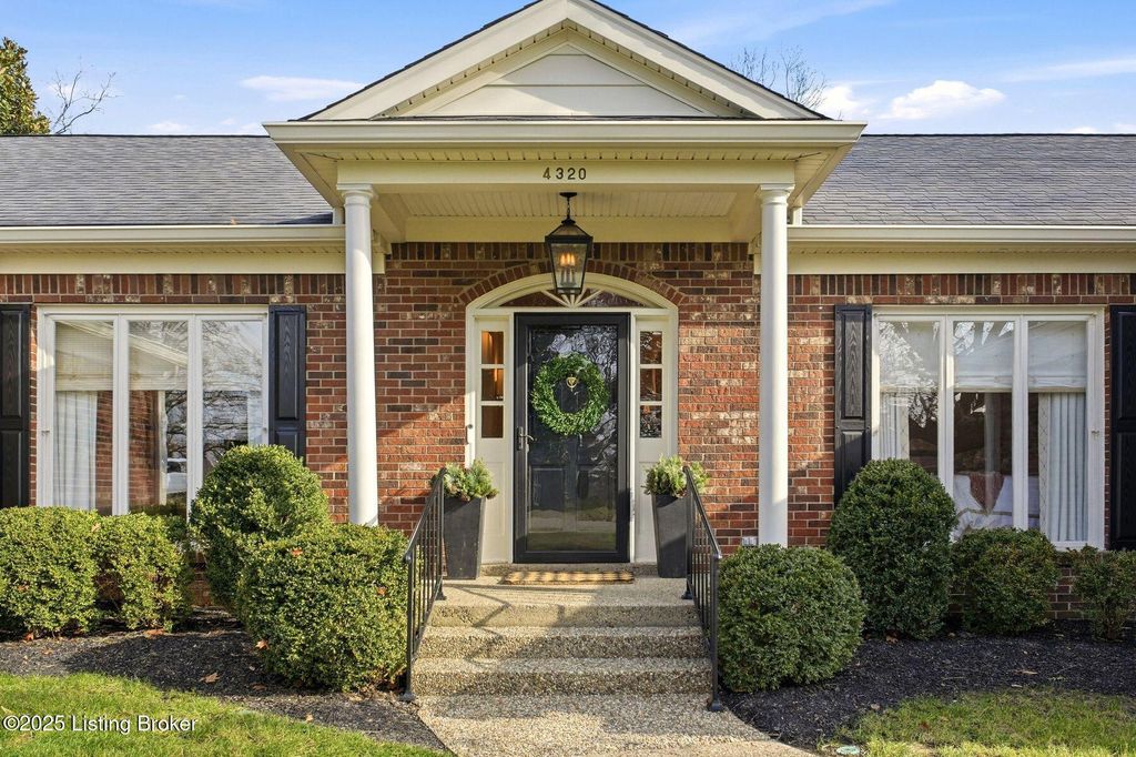 Photo of 4320 Comanche Trail, Louisville, KY 40207 (MLS # 1704575)
