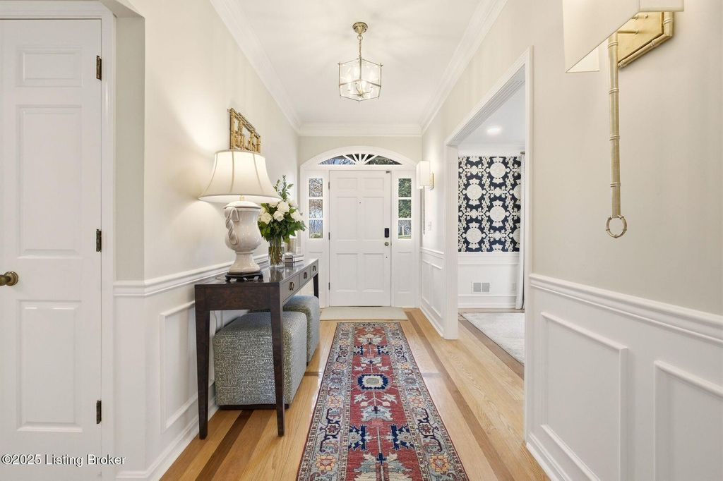 Photo of 4320 Comanche Trail, Louisville, KY 40207 (MLS # 1704575)