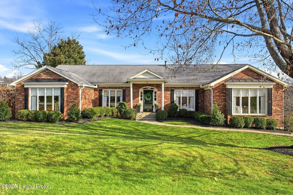 Photo of 4320 Comanche Trail, Louisville, KY 40207 (MLS # 1704575)