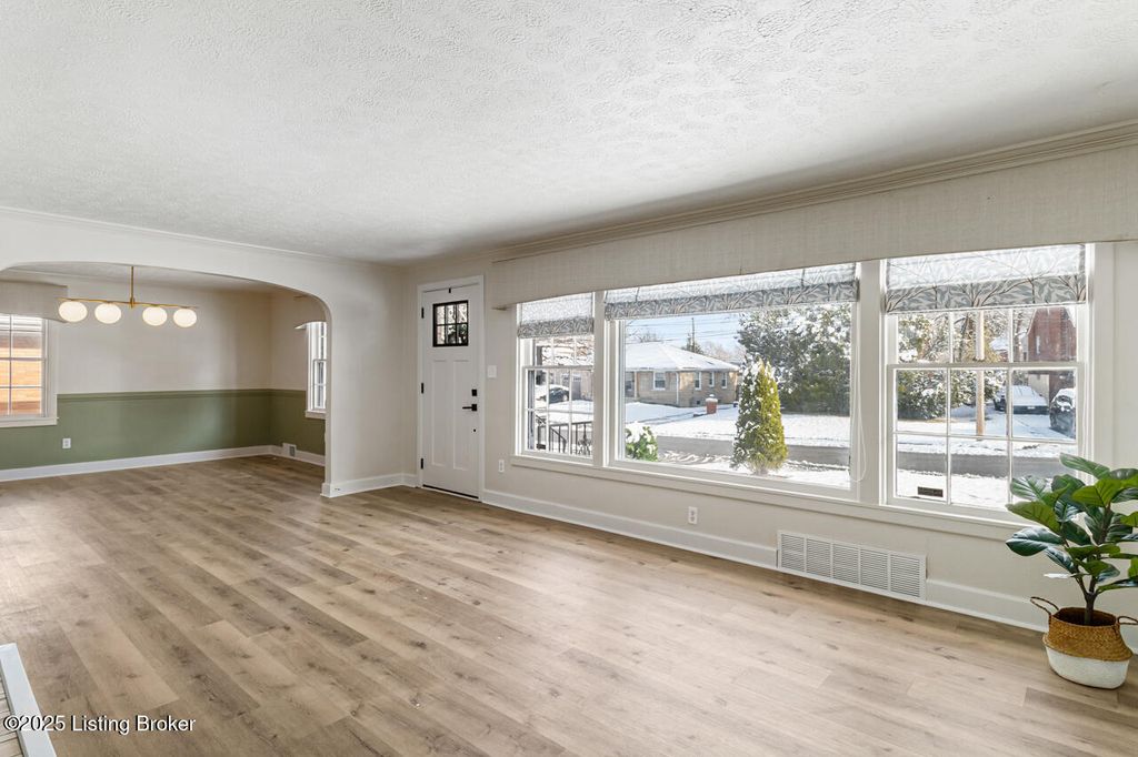 Photo of 5208 Alpine Way, Louisville, KY 40214 (MLS # 1705389)