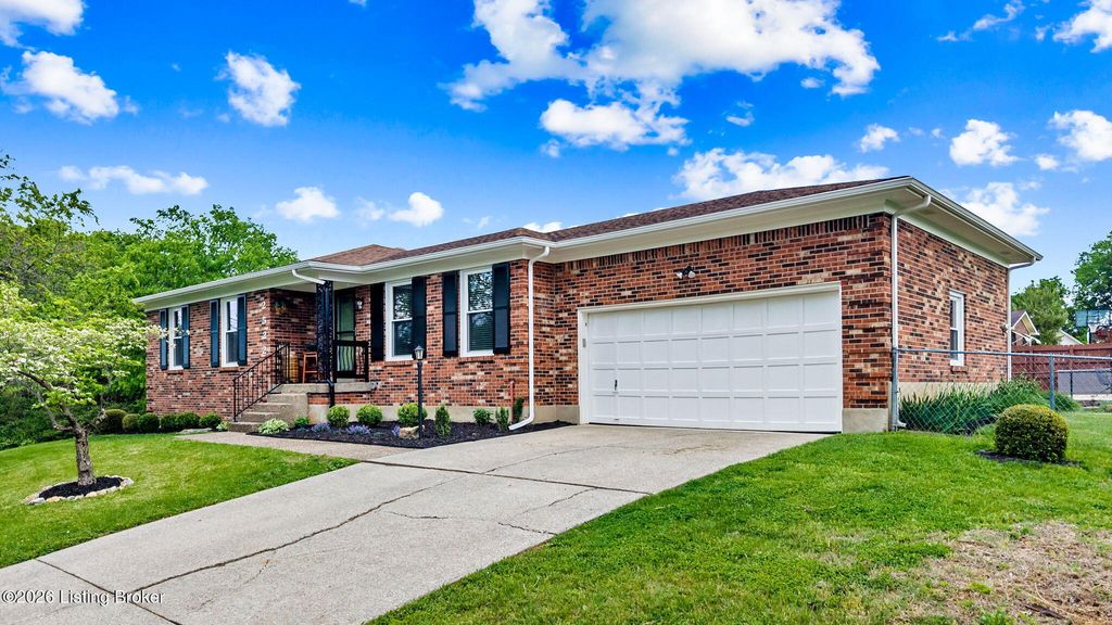 Photo of 2522 Wyeth Ct, Louisville, KY 40220 (MLS # 1714760)