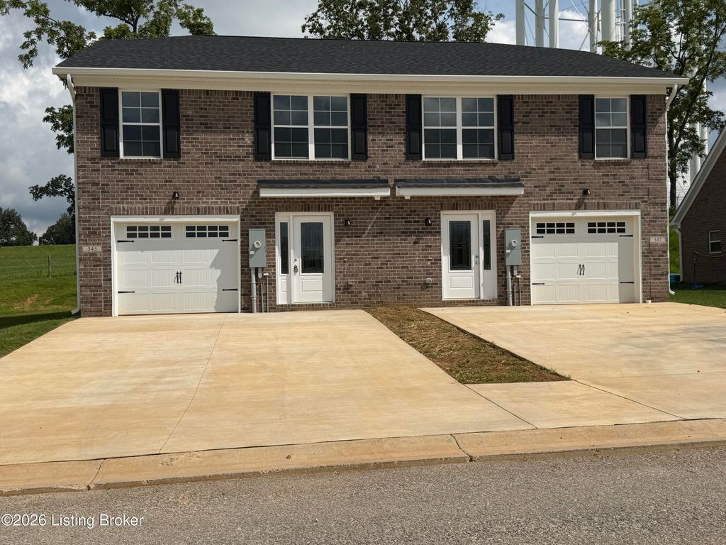 Photo of 345/347 Breckinridge Cir, Vine Grove, KY 40175 (MLS # 1723826)