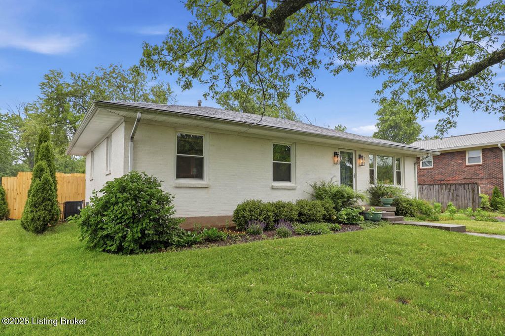 Photo of 1721 Benwood Dr, Lexington, KY 40505 (MLS # 1716056)