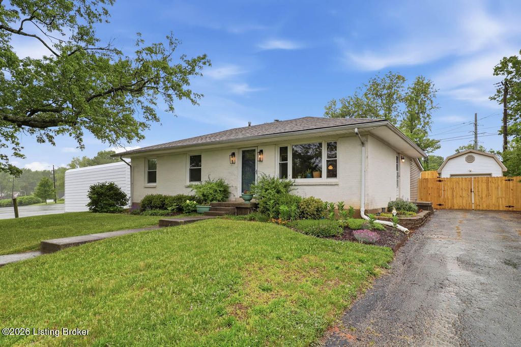Photo of 1721 Benwood Dr, Lexington, KY 40505 (MLS # 1716056)