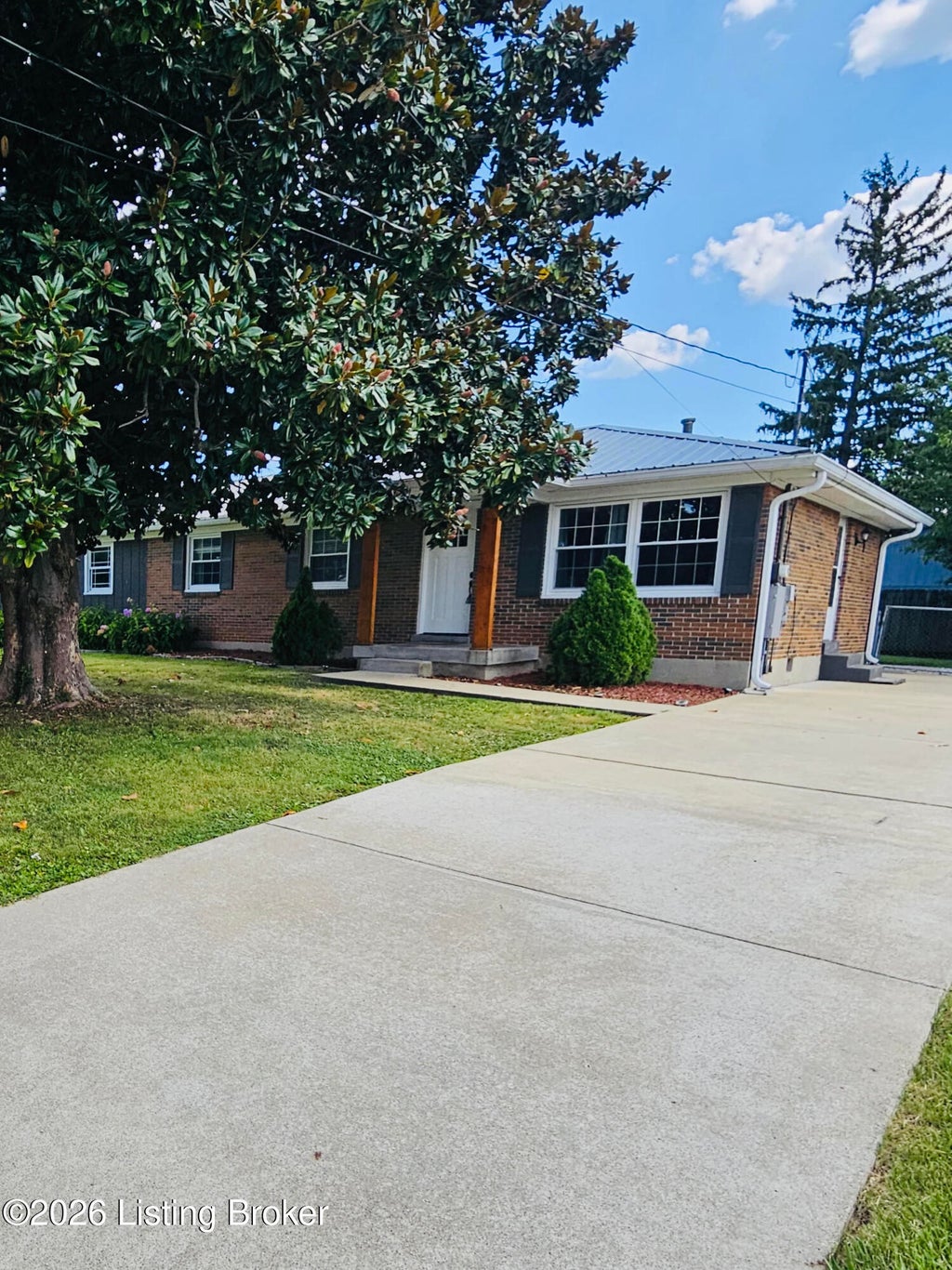 Photo of 4904 Mile Of Sunshine Dr, Louisville, KY 40219 (MLS # 1727870)