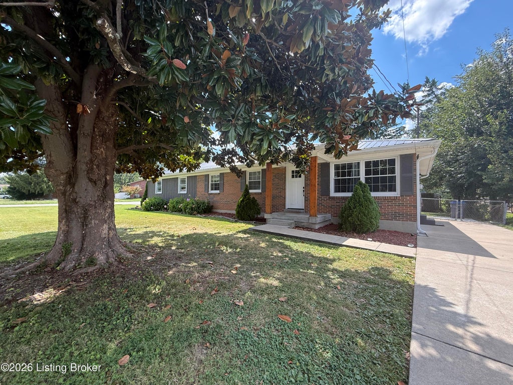 Photo of 4904 Mile Of Sunshine Dr, Louisville, KY 40219 (MLS # 1727870)