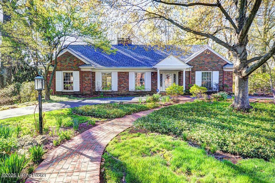 Photo of 5602 Apache Rd, Louisville, KY 40207 (MLS # 1719210)