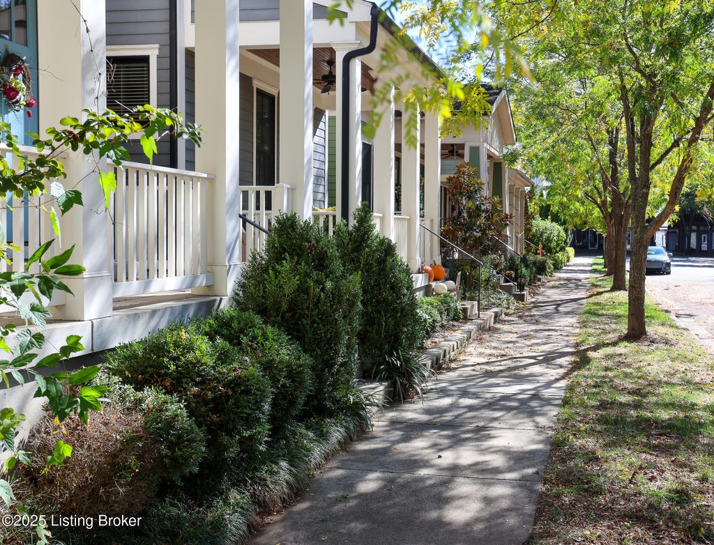 Photo of 10711 Impatiens St, Prospect, KY 40059 (MLS # 1707945)