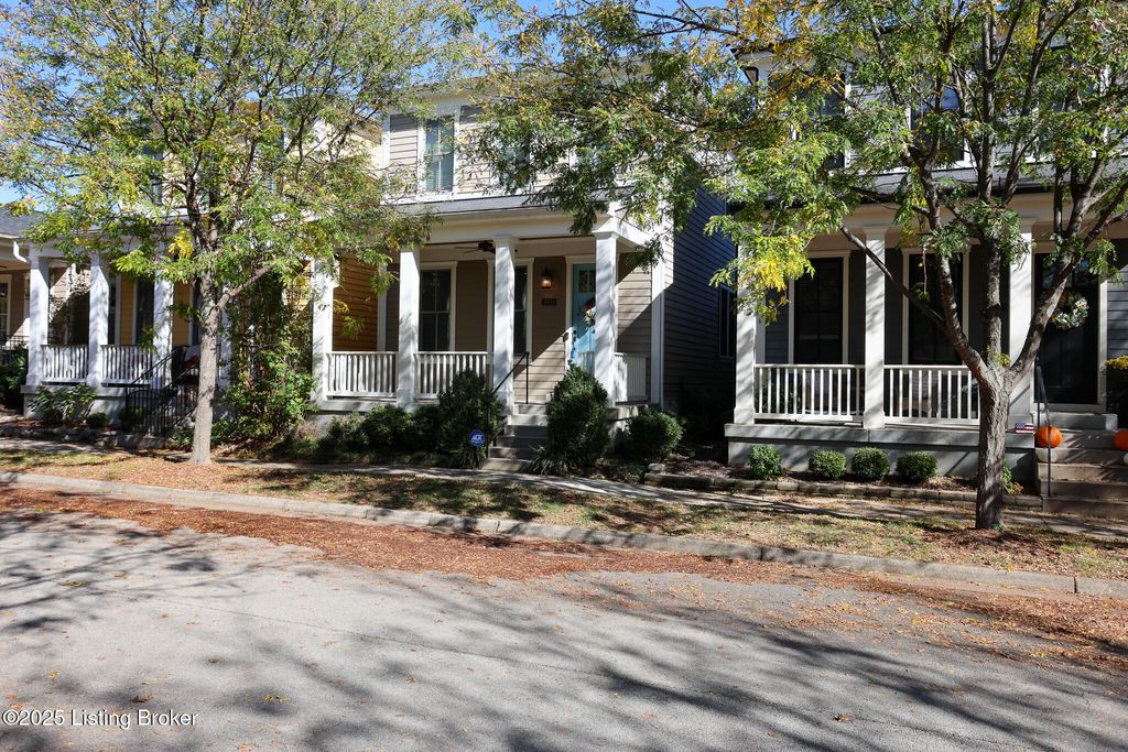 Photo of 10711 Impatiens St, Prospect, KY 40059 (MLS # 1707945)