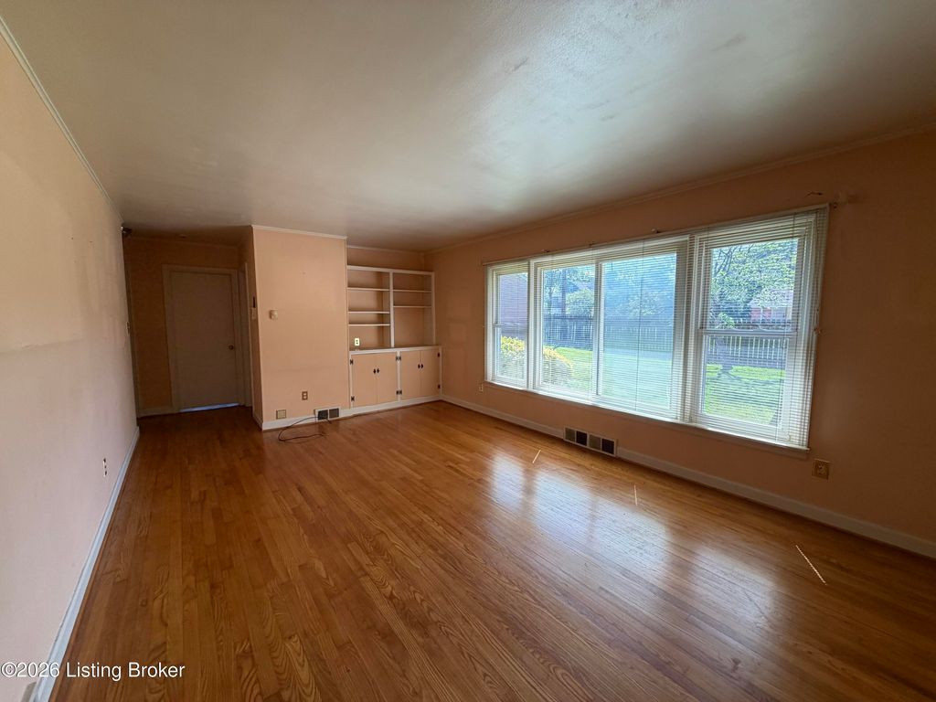 Photo of 418 N 2nd St, Bardstown, KY 40004 (MLS # 1717411)