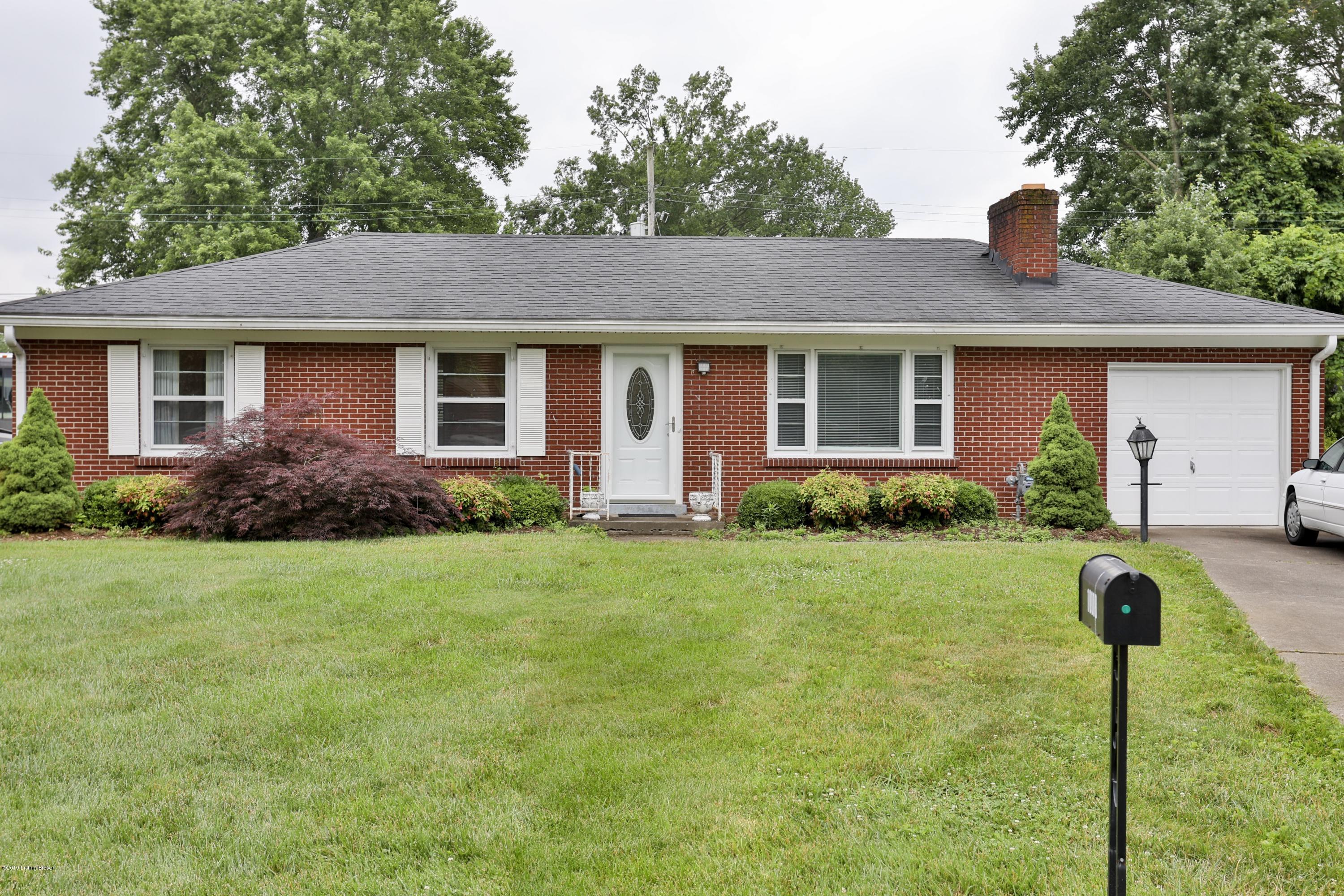 Photo 1 of 25 — 10008 Bentford Dr, Louisville, KY 40272