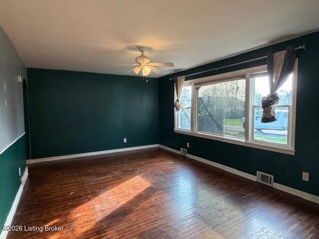 Photo of 301 S Center St, Bardstown, KY 40004 (MLS # 1712455)