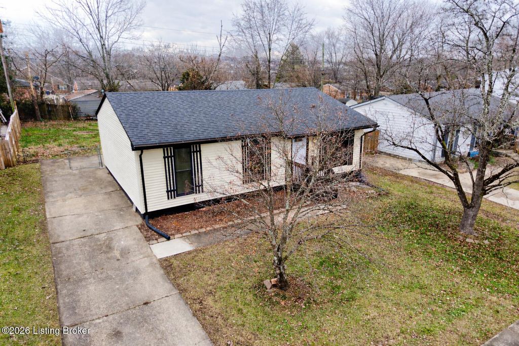 Photo of 1116 Keane Ave, La Grange, KY 40031 (MLS # 1706405)