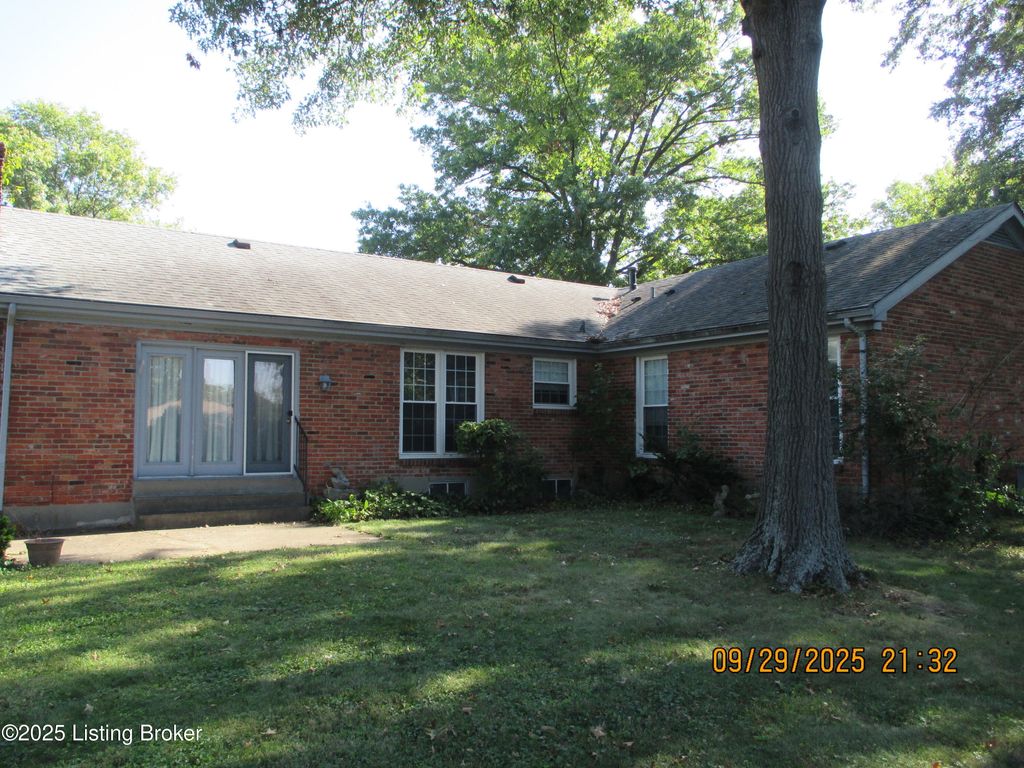 Photo of 11212 Finchley Rd, Louisville, KY 40243 (MLS # 1699454)