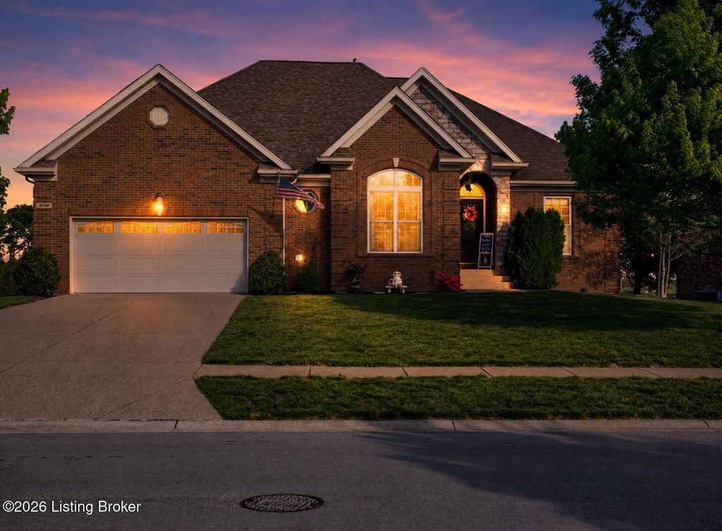Photo of 688 Ashbourne Dr, Shelbyville, KY 40065 (MLS # 1716590)