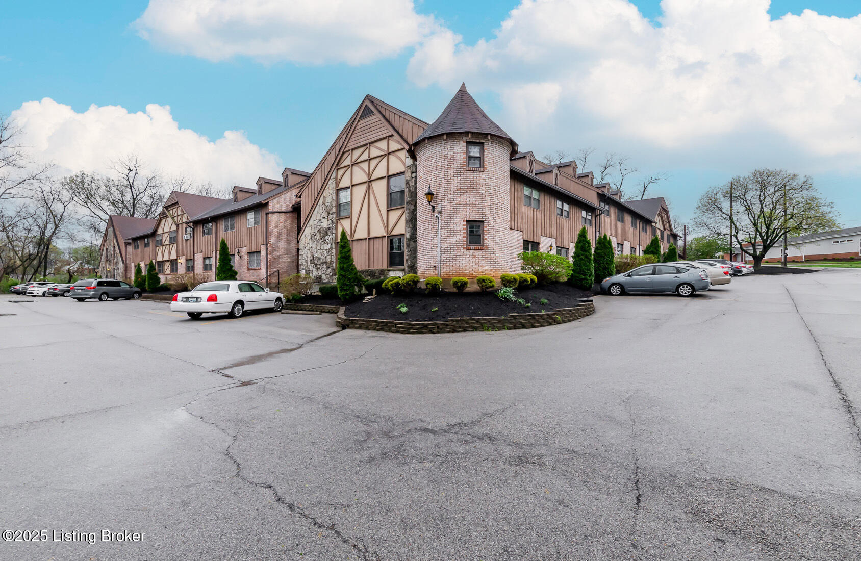221 N Clifton Ave #APT 16, Louisville, Kentucky image 3