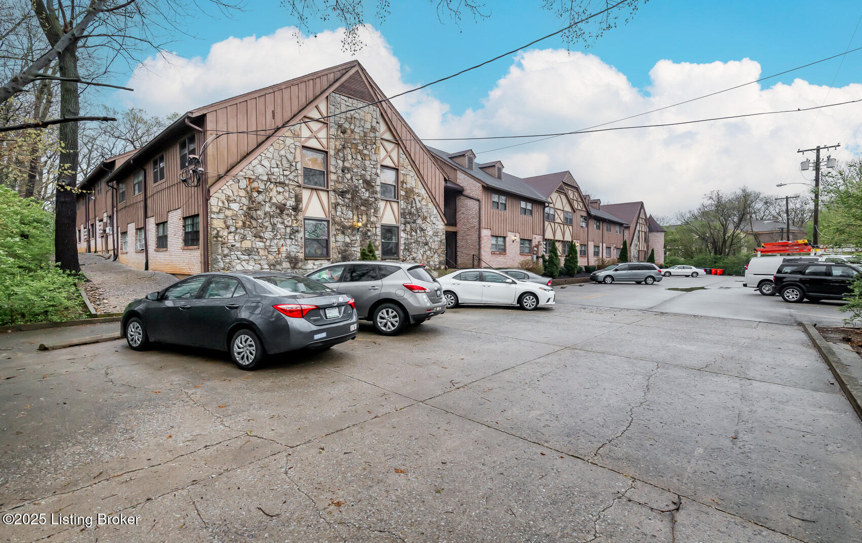 221 N Clifton Ave #APT 16, Louisville, Kentucky image 2