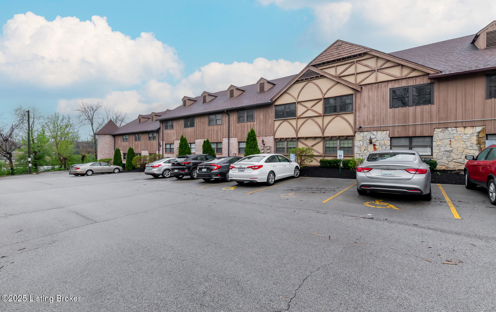221 N Clifton Ave #APT 16, Louisville, Kentucky image 50