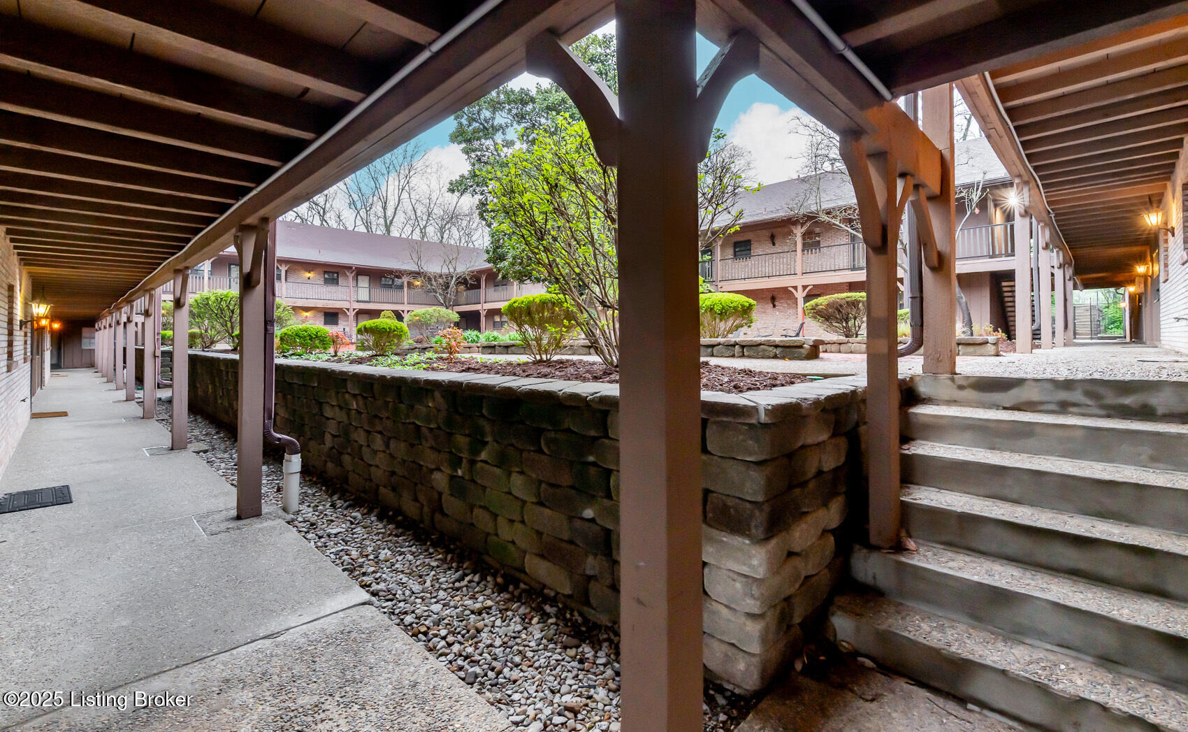 221 N Clifton Ave #APT 16, Louisville, Kentucky image 40