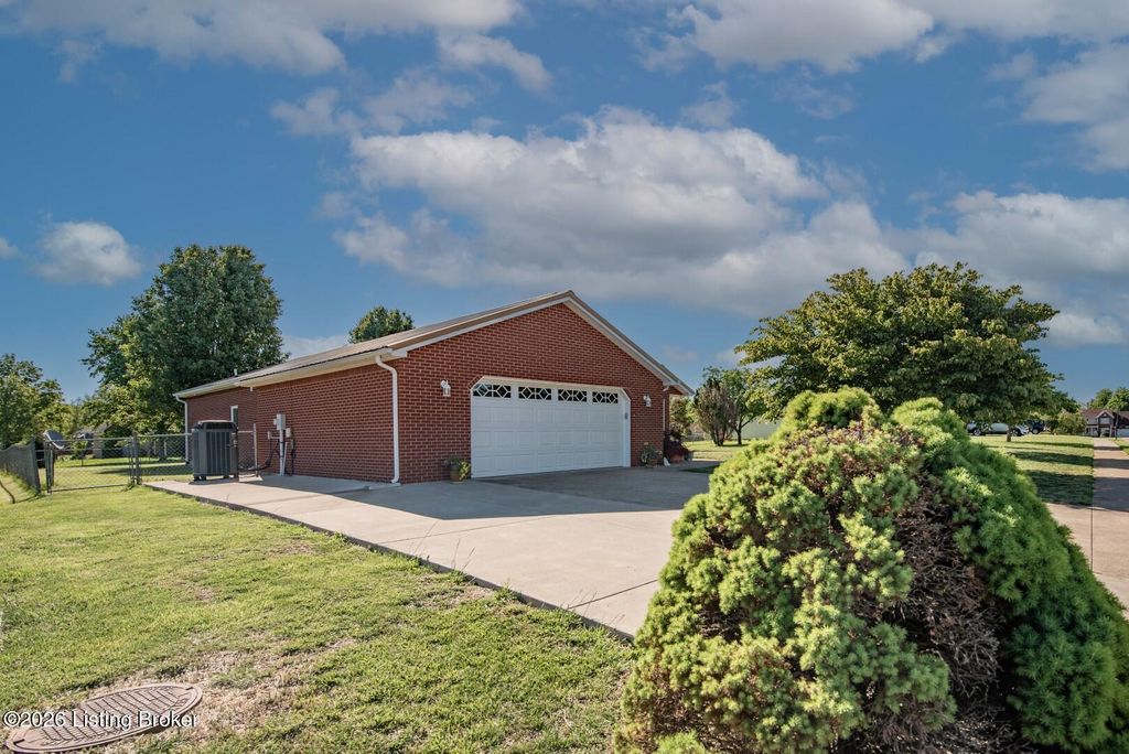 Photo of 409 Promise Ln, Elizabethtown, KY 42701 (MLS # 1716924)