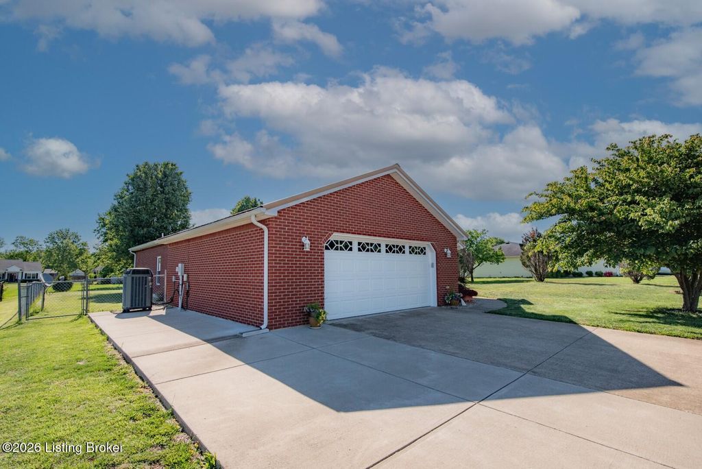 Photo of 409 Promise Ln, Elizabethtown, KY 42701 (MLS # 1716924)