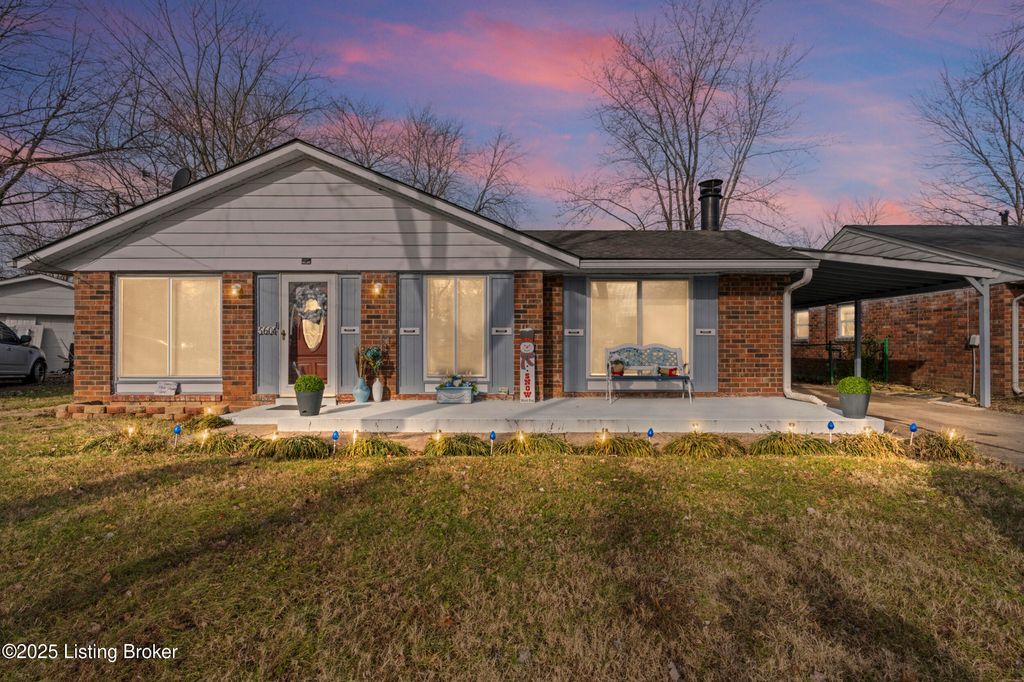 Photo of 5604 Riata Ct, Louisville, KY 40218 (MLS # 1705638)