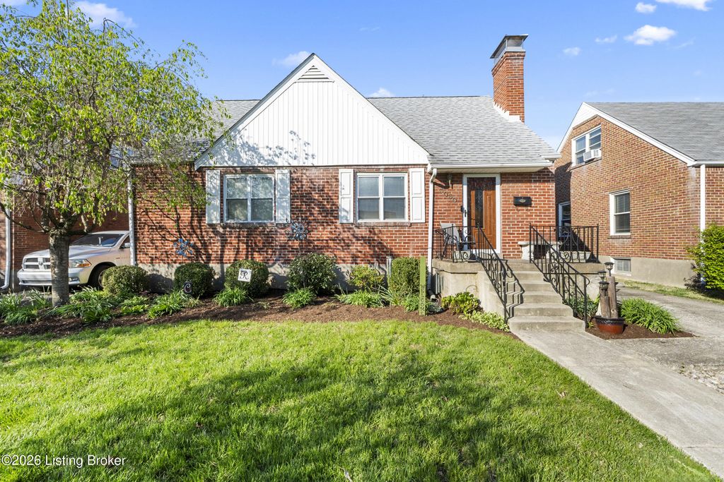 Photo of 3030 Carson Way, Louisville, KY 40205 (MLS # 1714155)