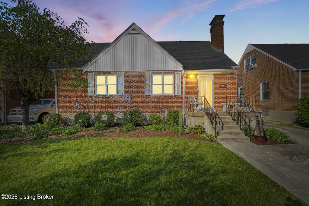 Photo of 3030 Carson Way, Louisville, KY 40205 (MLS # 1714155)