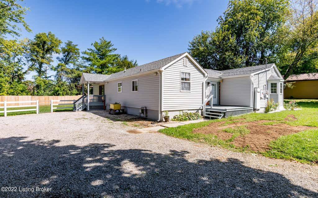 Photo of 139 Millcreek Rd, Radcliff, KY 40160 (MLS # 1724883)