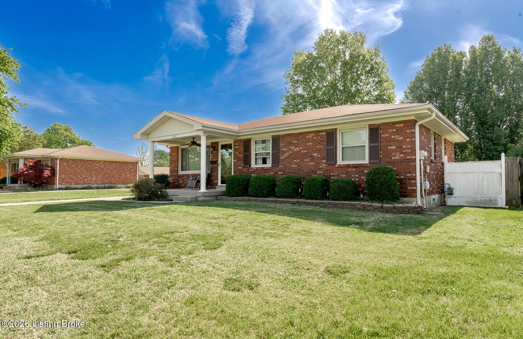 Photo of 5409 Matterhorn Dr, Louisville, KY 40216 (MLS # 1714487)