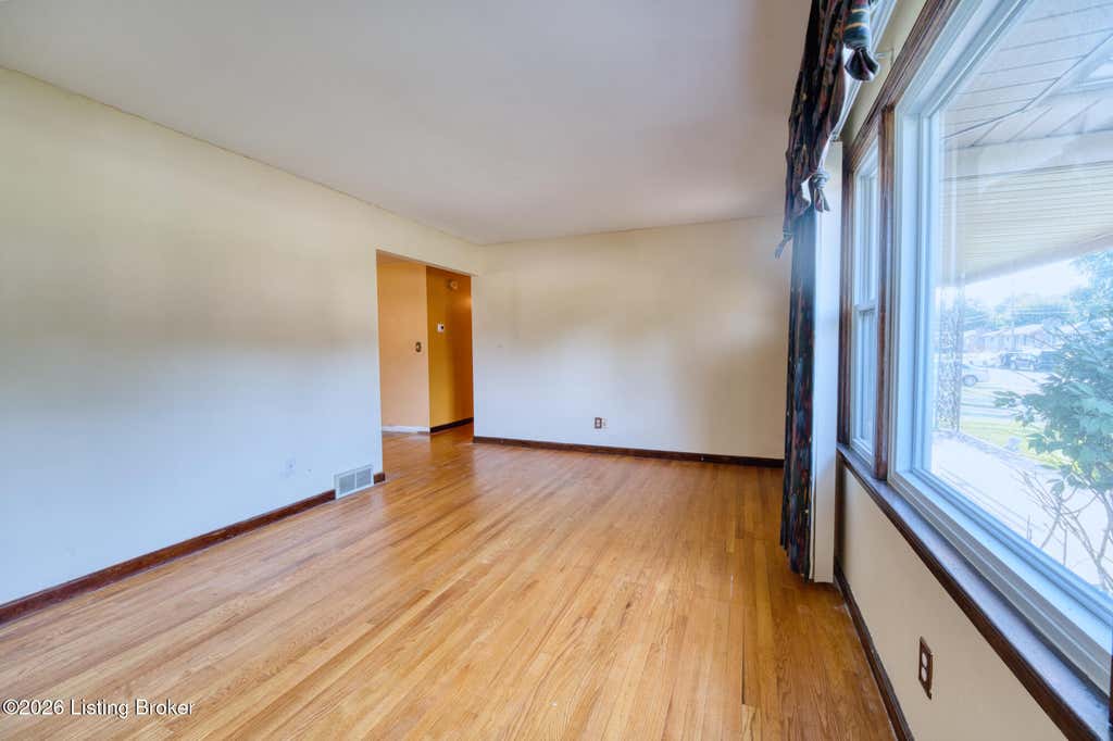 Photo of 2300 Quinn Dr, Louisville, KY 40216 (MLS # 1725808)