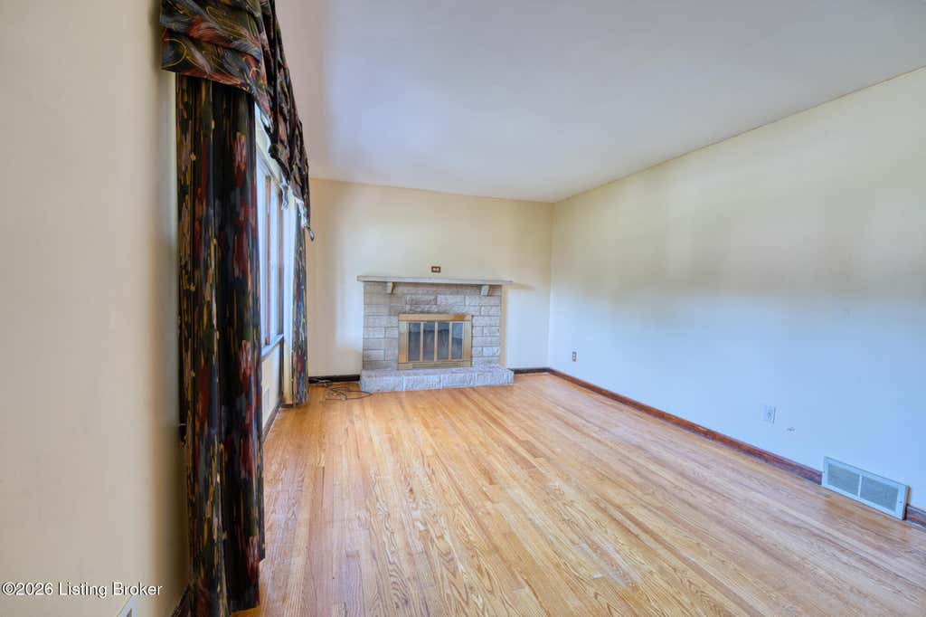Photo of 2300 Quinn Dr, Louisville, KY 40216 (MLS # 1725808)