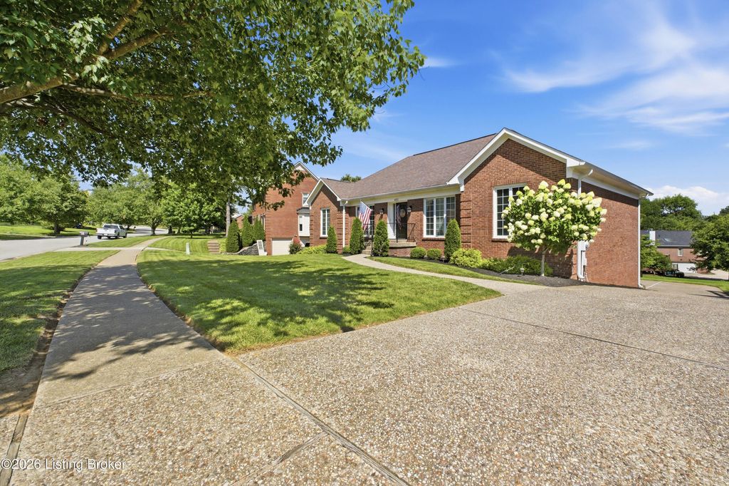 Photo of 401 Wickfield Dr, Louisville, KY 40245 (MLS # 1723700)