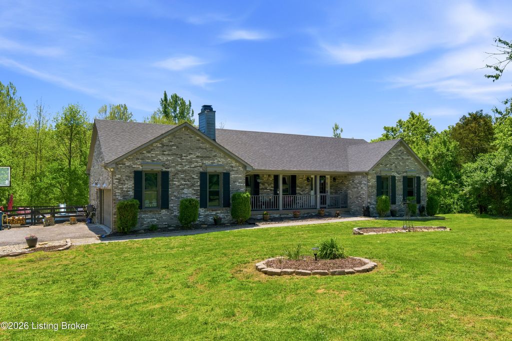 Photo of 2010 Clearview Dr, La Grange, KY 40031 (MLS # 1717025)