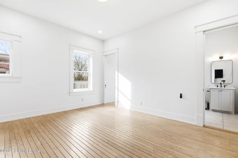 Tiny photo for 940 S 6th St, Louisville, KY 40203 (MLS # 1729709)